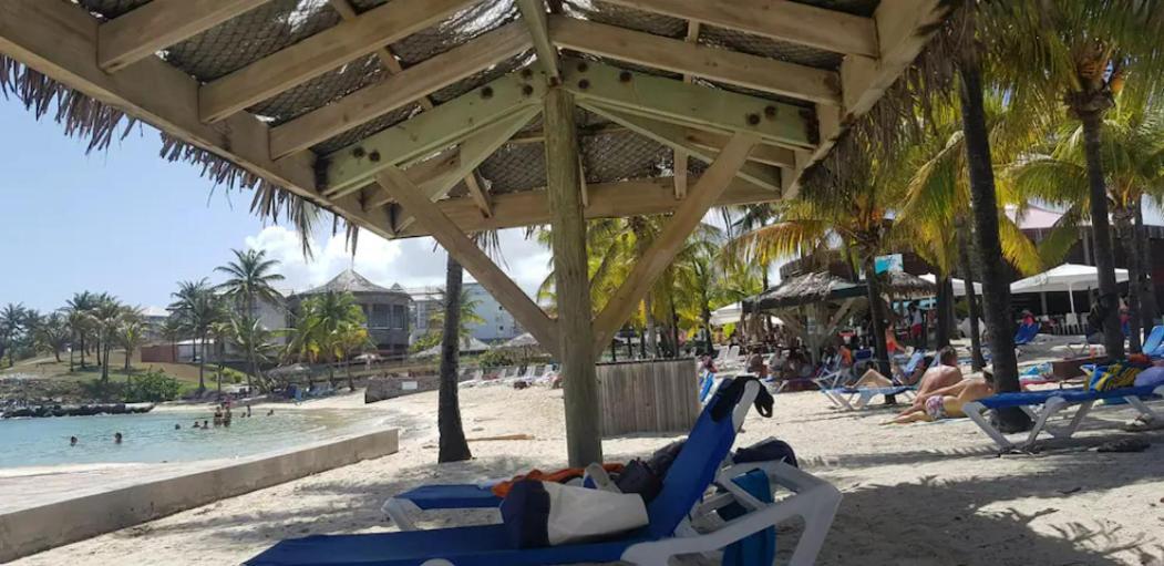Romantique Et Bel Appartement En Bord De La Mer, Piscine Surveillee Et Belle Plage A 50M Сен Франсоа Екстериор снимка