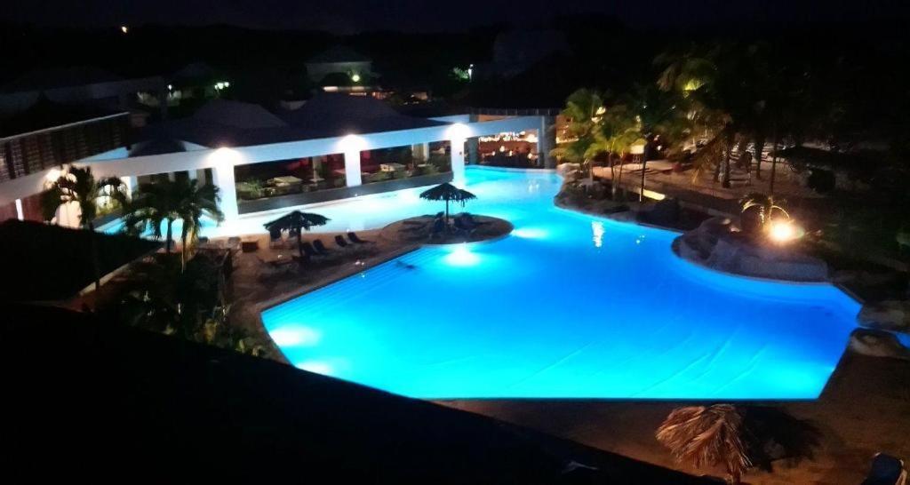 Romantique Et Bel Appartement En Bord De La Mer, Piscine Surveillee Et Belle Plage A 50M Сен Франсоа Екстериор снимка